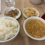 とだや - ご飯、スープ、小皿料理は全てセルフサービスでお代り自由♫