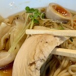 中華そば 髙野 - いろんなチャーシュー入ってて楽しい