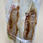 ファミリー - エビカツサンド¥37  トマトがうすくなったかな？