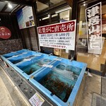 レイクサイド琴引 - こちらの生簀からカニを選びます。