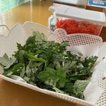 お肉の店 仲村 - 卓上のフーチバー（ヨモギ）。お好みで投入。