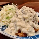 虎視眈々 - 特製タルタルソースたっぷり。人気メニュー