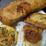 ベーカリーレストラン出口と入口 - パンの購入！！