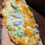 ベーカリーレストラン出口と入口 - ものすごく美味しいピザで大きい！！長さ25センチは軽く超えてるのでは？！また食べたい！！