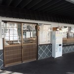 信州生そば - 外観はいたって普通の駅そば屋さん。