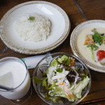 Tabibitokare - サラダ、ライス、スープカレー、ラッシー