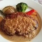 シュワルツ カッツ - ハンバーグセット こがしオニオンシャリアピン風（サラダ・スープ・ライスorパン付き）