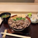 神楽桟 - 【限定】牛すき煮丼（シャインマスカット付き）¥1500