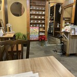 喫茶アジェンデ&カレーシャ - 内観