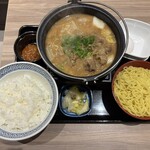 吉野家 - 料理写真:「牛肉玉ラーメン鍋膳（とんこつ）」987円