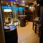 ダンチキンダン - 店内　右奥が入口でエレベーター降りた所から