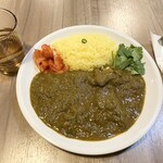 喫茶アジェンデ&カレーシャ - ほうれん草チキン4辛