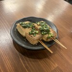 焼鳥 まるみ - ニラ厚揚げ焼き