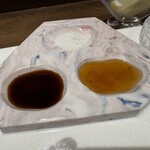 串揚げ キュイジーヌ･ド･オオサカ - 薬味(お塩・白醤油・ウスターソース)