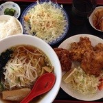 日替わりランチ　700円　醤油ラーメン+鶏のからあげ