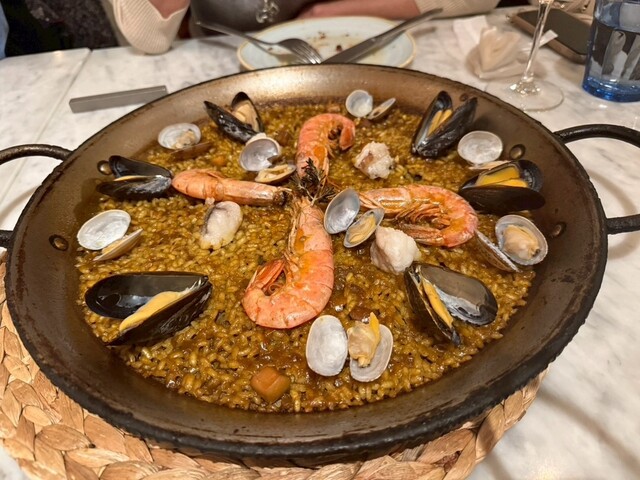 お腹いっぱいでも食べたい名物パエリア』by tekuteku1221 : XIRINGUITO