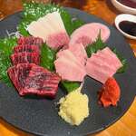 魚虎 - 圧巻の鯨盛り