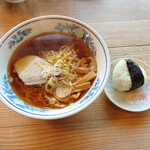 しおで - 支那そばとシャケおにぎり