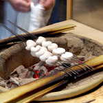 Oryouri Satou - 炭火でじっくりと焼き上げたふぐの白子。このまま食卓に供されると思いきや･･･