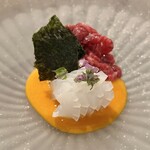 肉割烹 赤坂喰心 - 和牛とアオリイカ 黄身ユッケ