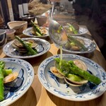 おいしいワイン 季節のお料理 ハチアナ - 千葉九十九里のハマグリとさぬきのめざめ