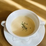 レストラン　イイジマ - ジャガイモのポタージュですと説明されました