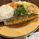 ごはんとお酒 イエゴリコ - パリッと焼かれた塩サンマがあんかけになってます