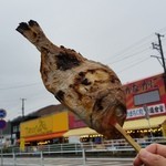 山六水産 - 「赤テント」で「鯛の串焼き (700円)」