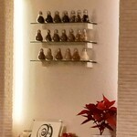 アジョワン - スパイスがズラリと飾って有りました。