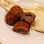 アジョワン - ナイフを入れると中から肉汁が！