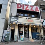 ごはんとお酒 イエゴリコ - 左側の人が1人通れる間口の入口