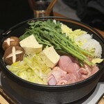 地鶏と沖縄琉球しゃぶしゃぶ 個室居酒屋 くろ凪 浜松町店 - 地鶏の鶏すき鍋