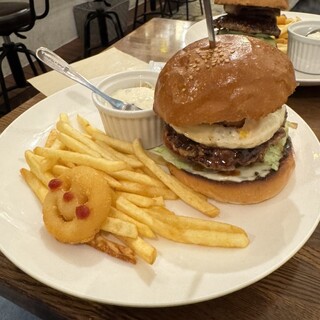 口コミ一覧 : バーガーズカフェビーチ ストーリー （Burger's Cafe