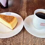 パパジョンズ - ニューヨークチーズケーキ　と　ホットコーヒー