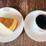 パパジョンズ - ニューヨークチーズケーキ　と　ホットコーヒー