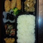 ポポット - 今日のメニューは一口かつ、鶏肉と切り干し大根の煮物、黒豆煮、しらすとキャベツの酢の物、すぐき。17品目～☆今日もおいしかったです(^^)