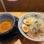 吉岡マグロ節センター - ズワイガニの蟹つけ麺味玉入り