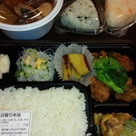 ポポット - 今日は鶏肉のネギソース和え、キャベツと豚肉の炒め煮、さつまいも旨煮、春雨サラダ、かぶらの甘酢づけ。そして、夜食に週替わりメニューのおでんとおにぎりのセットも購入☆まさにおでん屋さんの味だ～!!