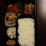 ポポット - ハンバーグ、トマトソース！大根、胡瓜、ハムのサラダ。五目豆の煮物。大根のすぐき。肉じゃが。あっさりして美味しい～♡全部で19品目！今日も最高!!( ^o^)