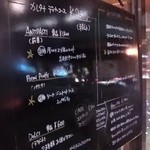 カレタナ トラットリア イタリアーナ - 外でも本日のメニューも確認できます！