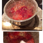 日本料理 晴山 - 苺のコンポートにワインのジュレ、下には杏仁