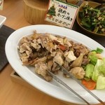 くるるの杜 農村レストラン - 【2014年12月】クリスマスディナーの鶏肉のオーブン焼き、カットされてるので、原形をとどめて無いですが(^_-)-☆