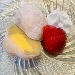 匠 18番館 - バナナとカスタード求肥巻き