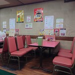 マルシン飯店 - テーブル席