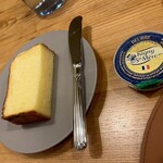 UNE TABLE - パン美味しい！バターも