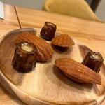 UNE TABLE - 食後にコーヒーと焼き菓子