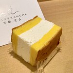 マールブランシュ - ふんわり生クリームシフォンサンド（291円）