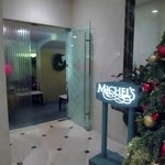 MICHEL'S - お店はワイキキからカラカウア通り沿いのワイキキ水族館を少し過ぎた所にありますよ。