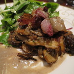 コントワール ミサゴ - 前菜2：ポルチーニ茸と色々茸のポイズン・ソテー、手作り鹿ベーコン添え、サラダ仕立て1