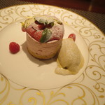 コントワール ミサゴ - 苺のムース、ピスタチオのアイスクリーム添え2